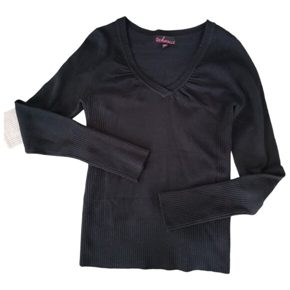 🪻BOGO🪻 TAKEOUT Lot of 2 Juniors Sweaters - Size Medium (1 is NWOT) - Picture 4 of 10